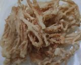 Foto langkah ke 6 dari resep Jamur enoki krispi.