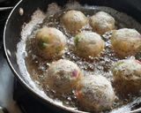 A picture of step 8 of Potato mix bell pepper crispy cheese balls.