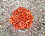 Foto del paso 1 de la receta: 🍅🧅🫑Salsa criolla - salsa vinagreta de tomate, cebolla y morrón 🫑🧅🍅
