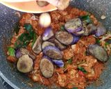 Foto langkah ke 4 dari resep Terong Ungu Tumis Rebon.