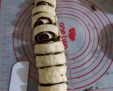 Foto langkah ke 5 dari resep Hungarian Chocolate Rolls.