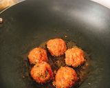 Hình bước làm 3 của món Bò viên sốt cà chua, ăn với mì ý (Meatballs in tomato sauce)