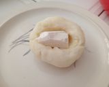 Foto del paso 4 de la receta: Buñuelos de Yuca Rellenos con Queso