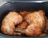 Foto del paso 7 de la receta: Muslos de pollos a las finas hierbas asado en micropro