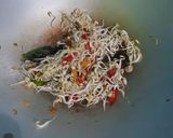 Foto langkah ke 2 dari resep Tumis Taoge Bakso.