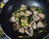 A picture of step 4 of Garlicky Stir Fried Water Chestnut.