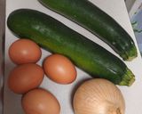 Foto del paso 1 de la receta: Tortilla de calabacín con cebolla al estilo de mi madre, mi portuguesa favorita