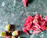 A picture of step 1 of Sorrel Smoothi.