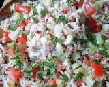 Une image de l'étape 3 de Salade de Thon, Tomates, Concombre et Pommes.