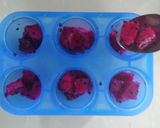 Foto langkah ke 2 dari resep Es Loli Buah Naga (Dragon Fruit Popsicle).