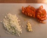 Foto del paso 2 de la receta: Macarrones con tomate natural y salchichas