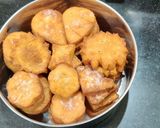 A picture of step 5 of Sindhi gach (fried cookie).