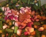 A picture of step 5 of Aloo Bhindi Fry.