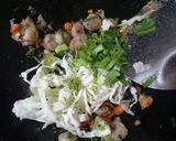 Foto langkah ke 4 dari resep Mie Tek Tek Spaghetti Goreng Jawa.