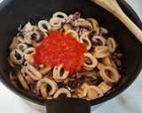 Foto del paso 2 de la receta Fideuá de chipirones, champiñones y gambas