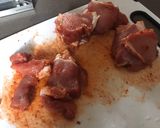 Hình bước làm 1 của món Bắp cải xào, sường nướng ăn kèm cơm trắng