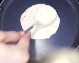 A picture of step 3 of Rava uttapam.