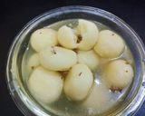 A picture of step 2 of Angoori Rasgulla ki kheer.