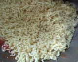 Foto langkah ke 3 dari resep Mi tumis super pedas.