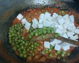 A picture of step 3 of Creamy Matar Paneer.