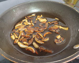 Foto del paso 1 de la receta: Merluza con ajo dorado al balsámico y espárragos a la plancha