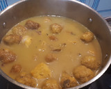 Foto del paso 5 de la receta: Pollo en salsa con albóndigas😋😊