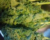 Foto del paso 2 de la receta: ¿Cómo preparar la col kale antes de cocinarla? #superalimento