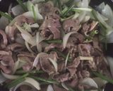 Hình bước làm 4 của món Tim heo xào hành tây