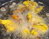 Foto langkah ke 4 dari resep Ayam Goreng Kremes.