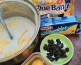 Foto langkah ke 1 dari resep Puding Roti Kukus Istimewa.