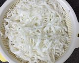 A picture of step 1 of Stir-Fried Pho Noodles with Beef.