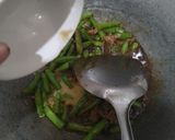Foto langkah ke 4 dari resep Tumis buncis daging cincang.