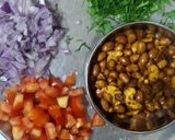 A picture of step 1 of Makhana bhel.