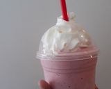 A picture of step 2 of Strawberry frappuccino.