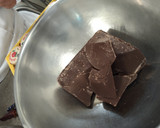 Foto del paso 2 de la receta: Bombones de chocolate rellenos mazapán