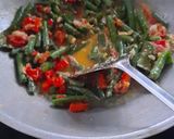Foto langkah ke 3 dari resep Tumis ayam kacang panjang.