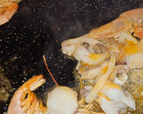 Foto del paso 4 de la receta: Arroz con camagroc, secreto, alcachofas..
