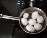 Foto del paso 1 de la receta Huevos rellenos 3 ingredientes