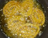 खमंग खुसखुशीत चकली (chakali recipe in marathi) रेसिपी स्टेप 5 फोटो 