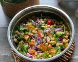 Gambar langkah 4 resipi Garden Salad.