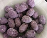 Foto langkah ke 5 dari resep Biji Salak Ubi Ungu.