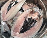 A picture of step 1 of Easy Daing Na Bangus.