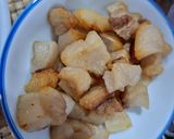 A picture of step 4 of Young Jackfruit Salad with Shrimp and Pork Cracklings.