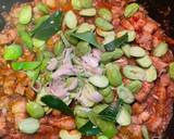 รูปขั้นตอนการทำที่ 4 ของ หมูสามชั้นผัดสะตอกะปิ