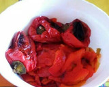 Foto del paso 2 de la receta: Ensalada de pimientos rojos asados