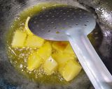 A picture of step 3 of Lotus stem curry.