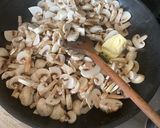 Tejszínes gombás csirkemell ☺️ recept fázis 2 fotója