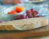 Foto del paso 1 de la receta: Sándwich Mallorquín de Sobrasada con Miel y Piñones