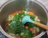 Foto langkah ke 4 dari resep Sayur Bening Bayam dan Labu.
