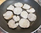 Foto del passaggio 2 della ricetta Scaloppine di seitan ai funghi 🍄 🇺🇦☮️🏳️‍🌈